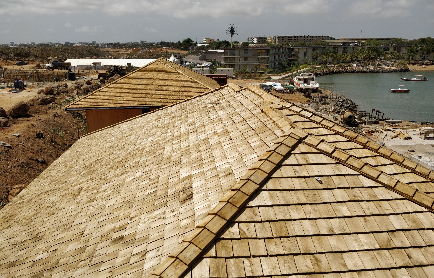 Couverture en Tuiles de bois Soveco® Châtaignier naturel